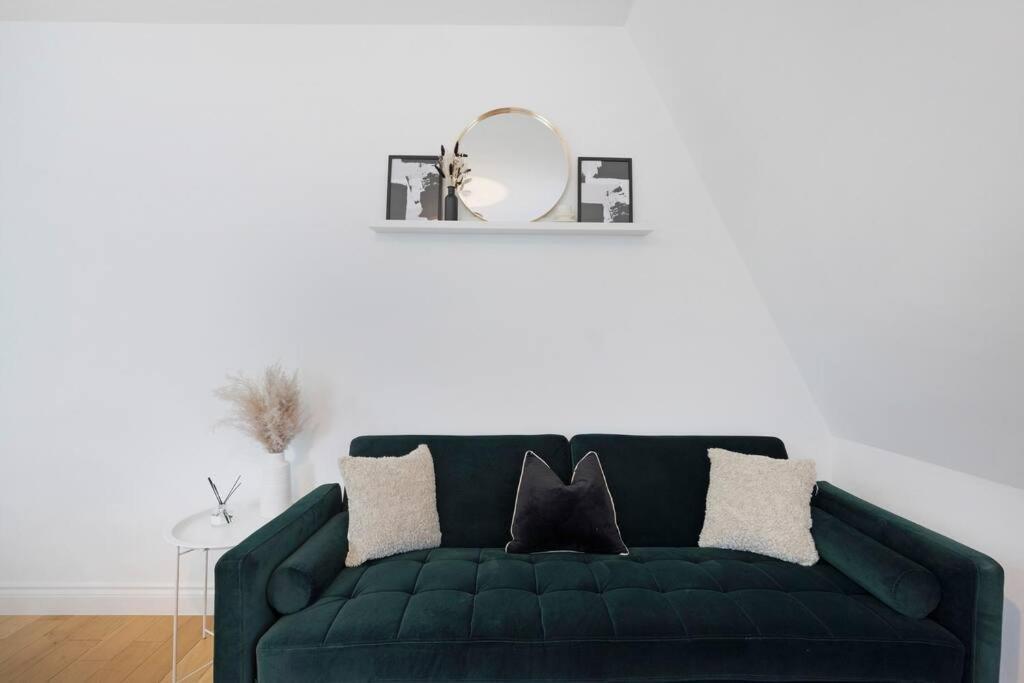 Roomy One Bed Loft Apartment Bishop's Stortford Exterior photo