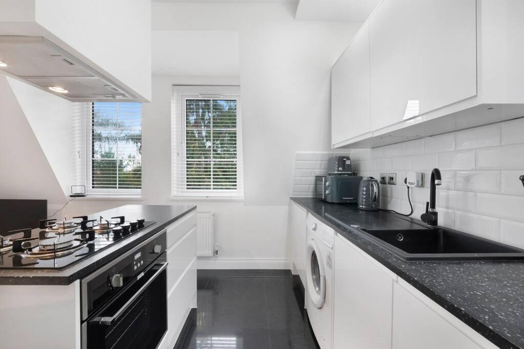 Roomy One Bed Loft Apartment Bishop's Stortford Exterior photo
